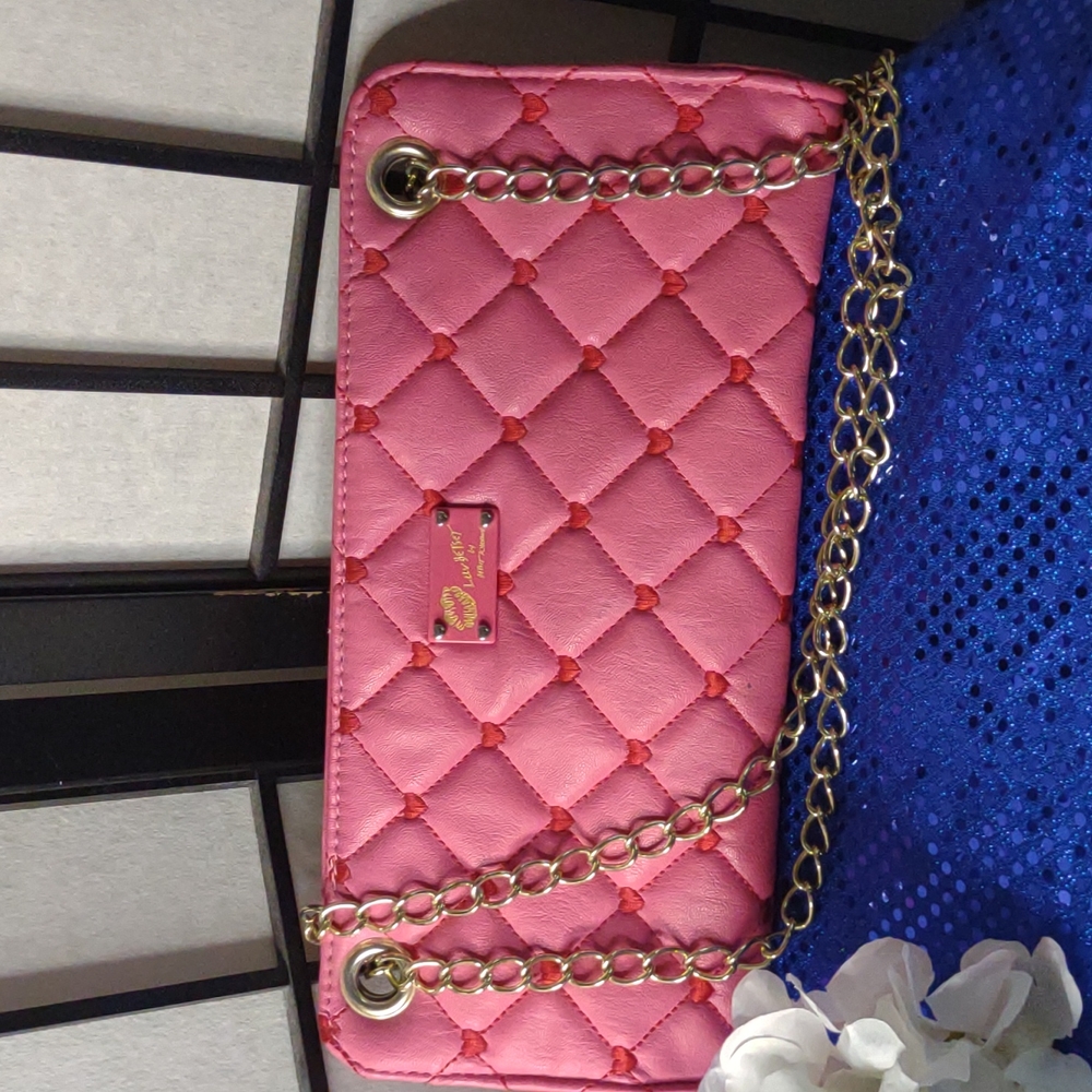 Luv 💞 Betsy Pink quilted leather bag w/chain ⛓️ strap
